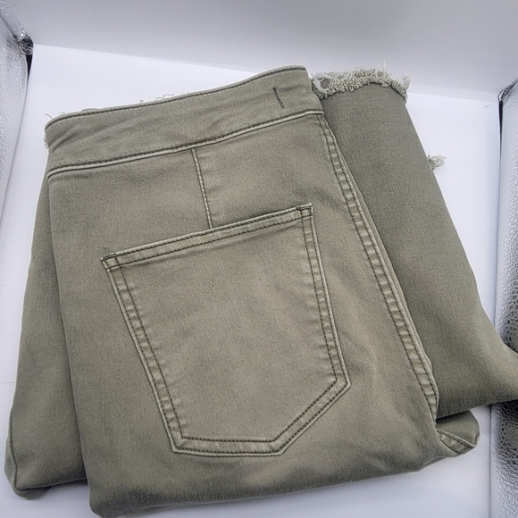 Free People Waist 29" Extreme Flared Bootcut Olive Clear Green Rise 11" in Retro - Picture 10 of 10
